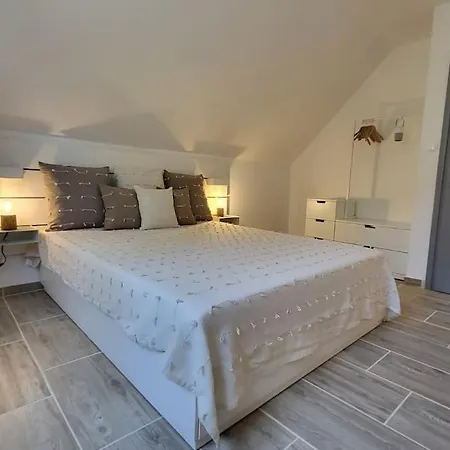 Sol Antemuralis Vendeghaz 펜션 *